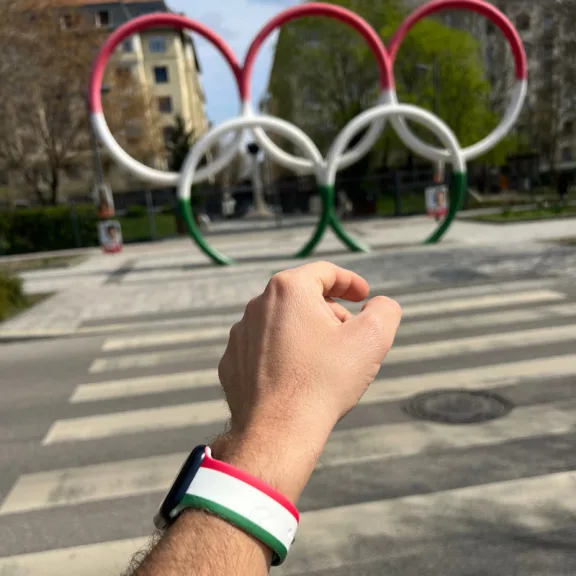 Apple Watch Ria-Ria szilikon óraszíj /piros-fehér-zöld/ 44/45/46/49 mm