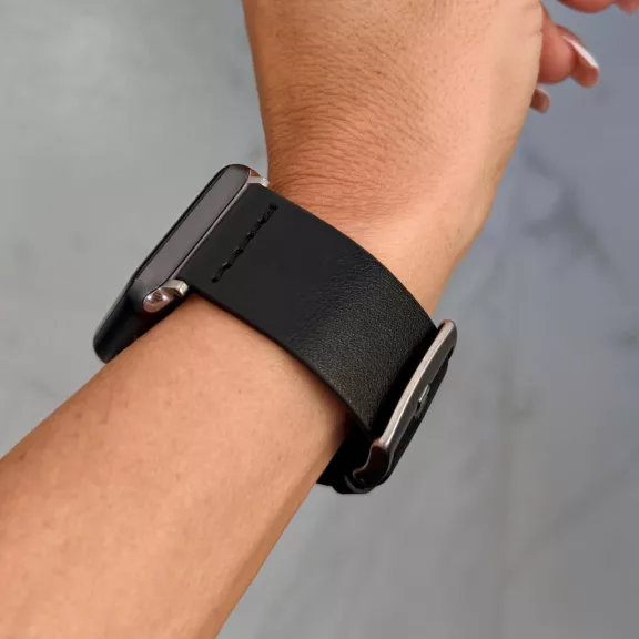 Apple Watch UrbanLeather bőróraszíj / fekete - ezüst csattal / 44/45/46/49 mm