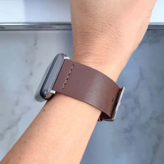Apple Watch UrbanLeather bőróraszíj / sötétbarna - ezüst csattal / 44/45/46/49 mm