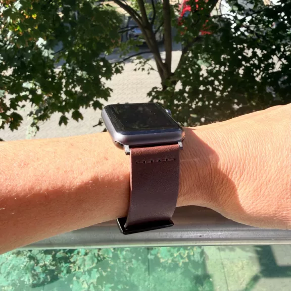 Apple Watch UrbanLeather bőróraszíj / sötétbarna - fekete csattal / 44/45/46/49 mm