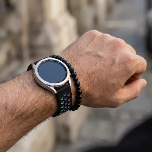 MYBANDZ Lélegző szilikon óraszíj- fekete-szivárvány/ 22mm