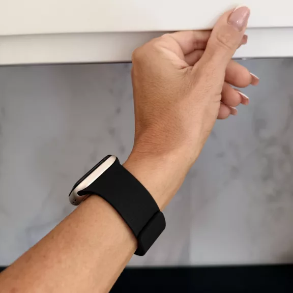Apple Watch Litchi mágneses szilikon óraszíj /fekete/ 40/41 és 42mm