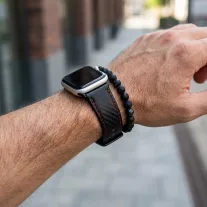   Apple Watch karbonszálas bőróraszíj - fekete - piros varrás 40/41 és 42mm