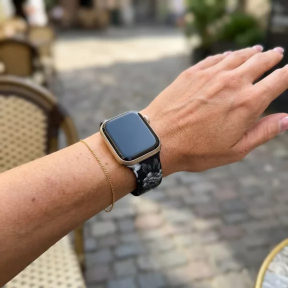 Apple Watch csatos szilikon óraszíj /blackflower/ 40/41 és 42mm