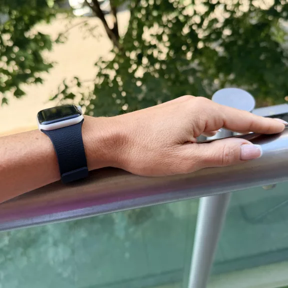 Apple Watch Litchi mágneses szilikon óraszíj /fekete/ 44/45/46/49 mm