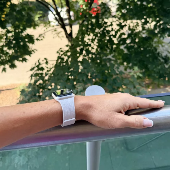 Apple Watch Litchi mágneses szilikon óraszíj /bézs/ 44/45/46/49 mm