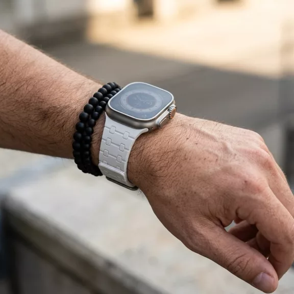 Apple Watch Train mágneses szilikon szíj /bézs-púder/40/41 és 42 mm