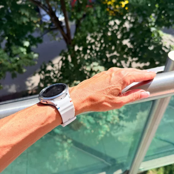 MYBANDZ Waves szilikon óraszíj-fehér/Samsung Galaxy Watch 4-5-6-7