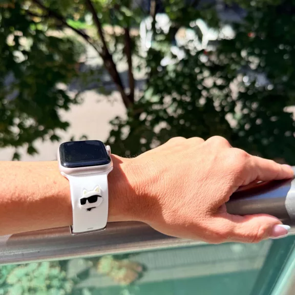 Karl Lagerfeld Karl and Choupette Apple Watch  44/45/46 és 49mm szilikon óraszíj - fehér
