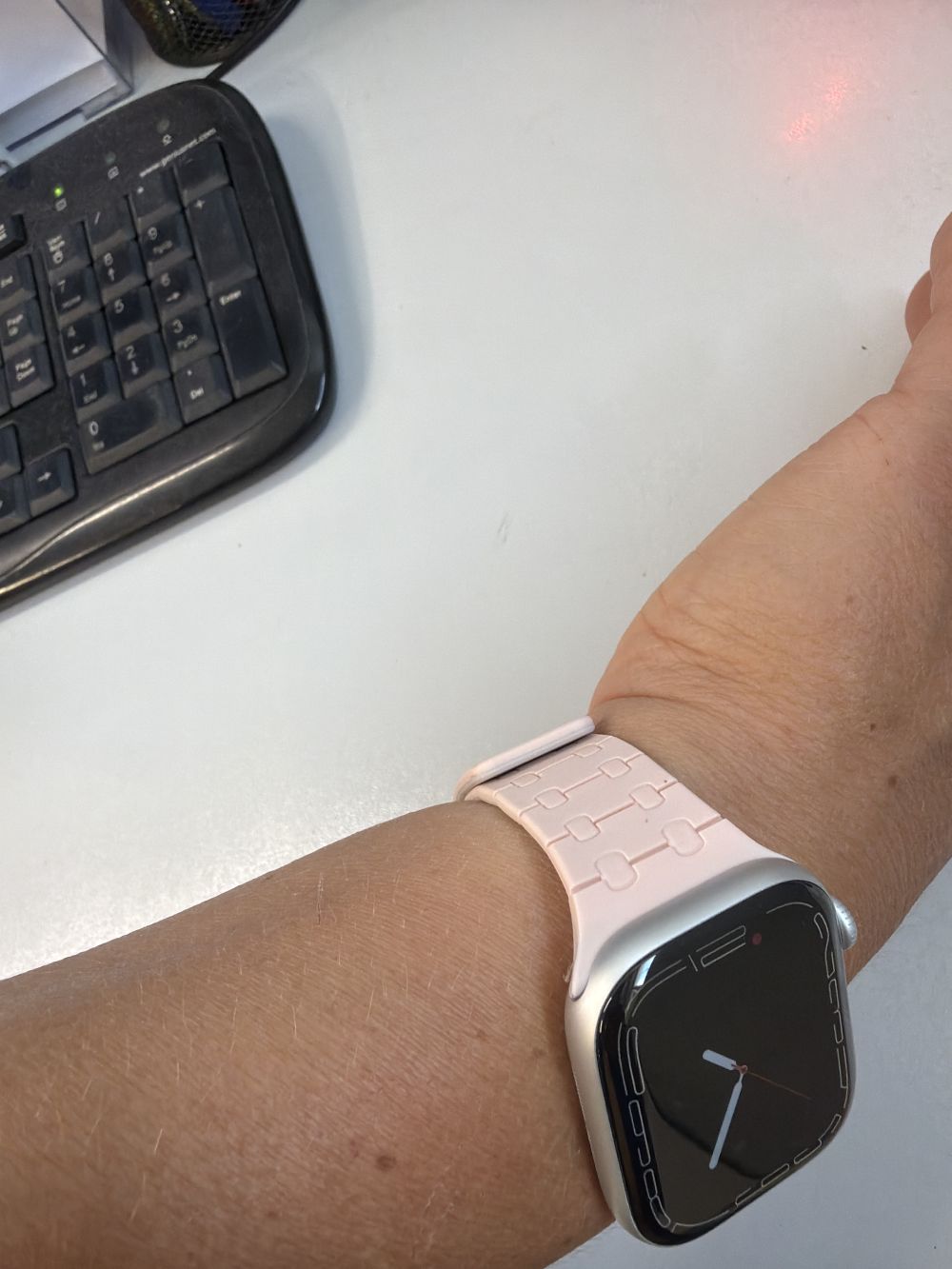 Apple Watch Train mágneses szilikon szíj /bézs-púder/40/41 és 42 mm